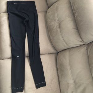 Lululemon size 6 zoned in tight